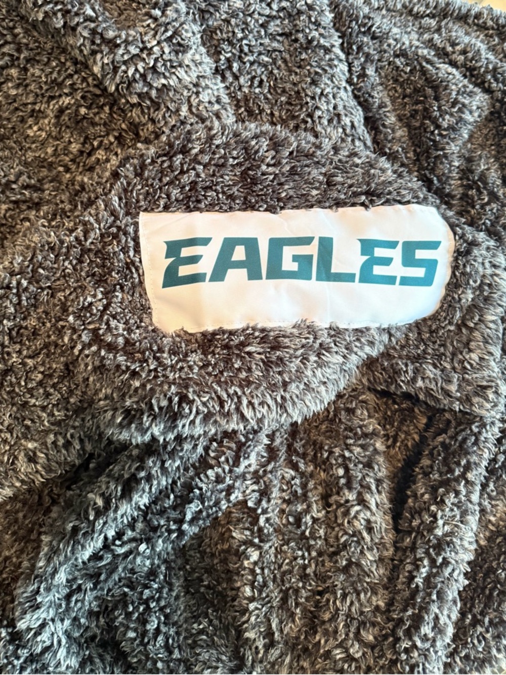 EUC LOGOBRANDS GRAY 50”x60” FLEECE PHILADELPHIA EAGLES BLANKET $50 RETAIL